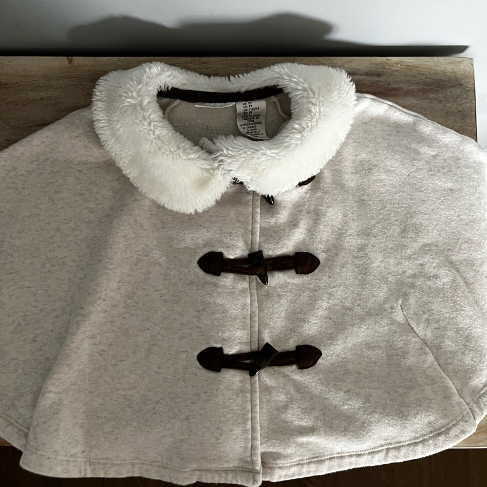Toddler cape with faux fur